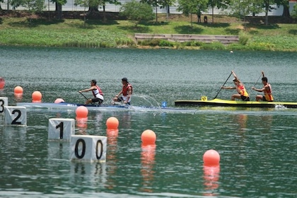 a div canoeing