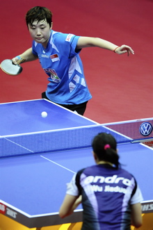 Singapore's Feng falls to Chinese rival Ding Ning