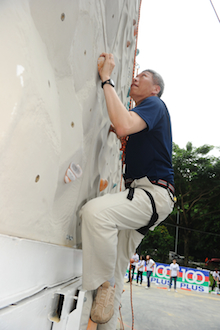 F&N Chairman Lee Hsien Yang trying out the rock wall on the 100PLUS Challenger transformer truck.