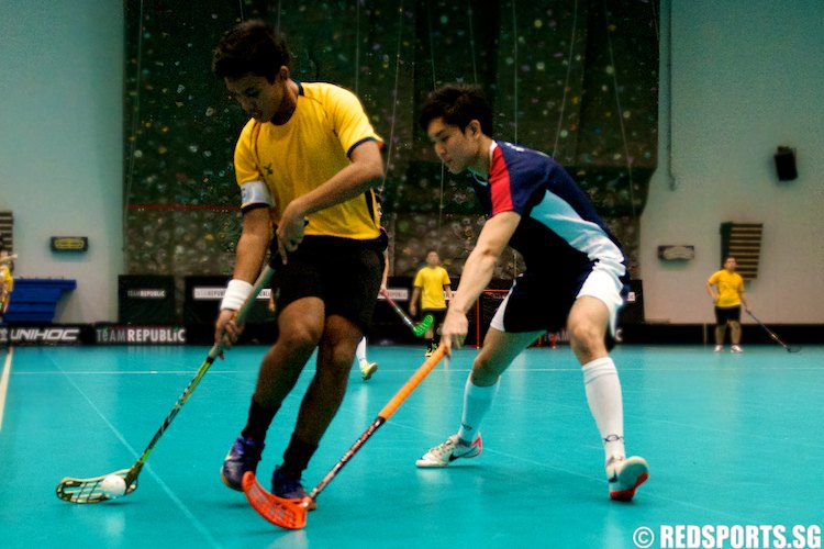 A TPJC player controls the ball. (Photo 4 © Matthew Lau/Red Sports)