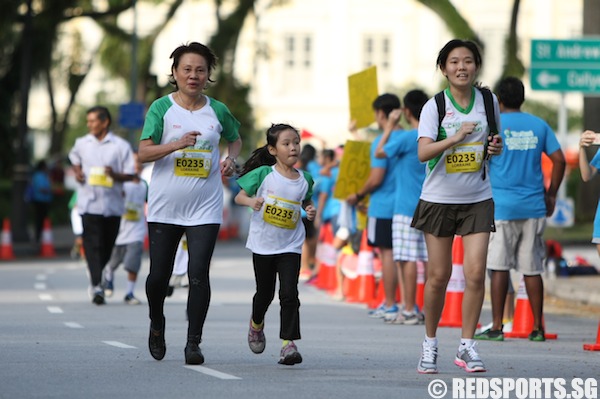 3-generation families run together at Cold Storage Kids Run – RED SPORTS