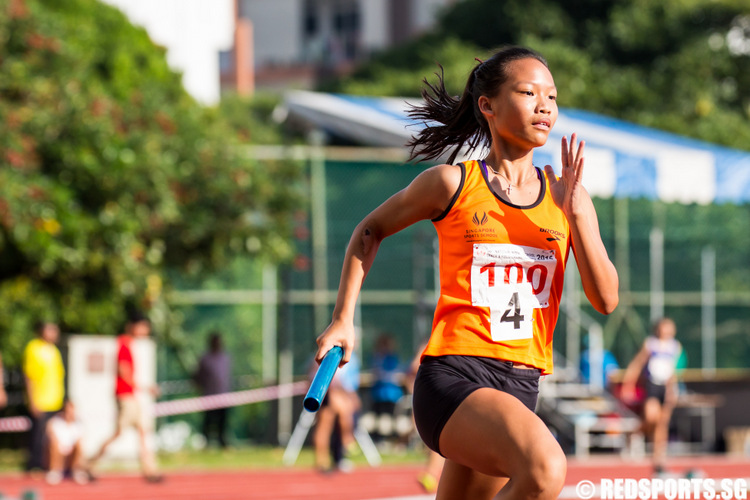 B Division girls' 4x400m relay