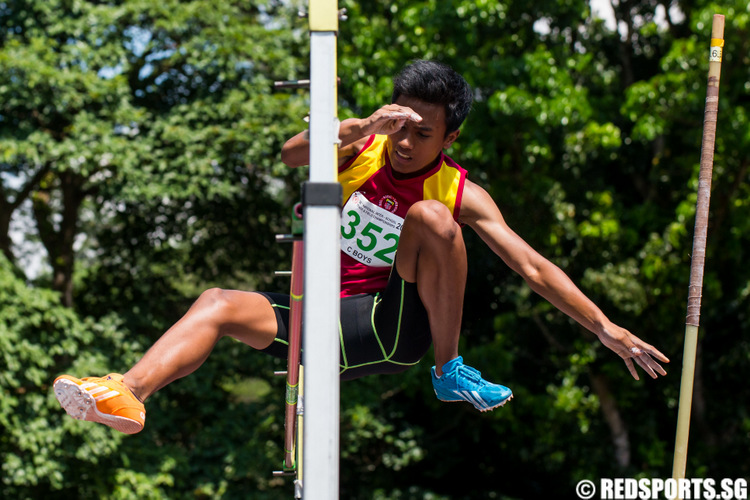 C Division boys' pole vault