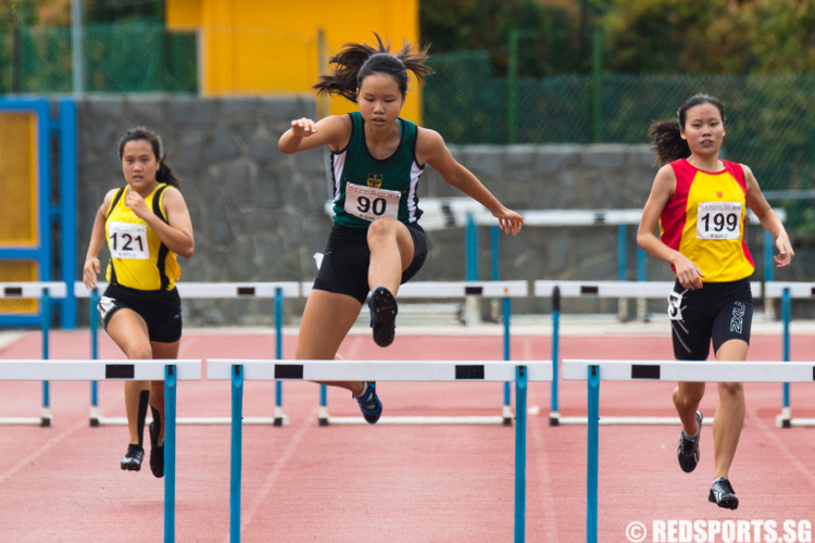 track-400hurdles-agirls-1