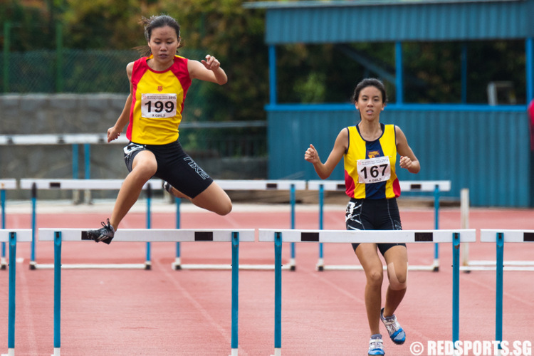 track-400hurdles-agirls-2