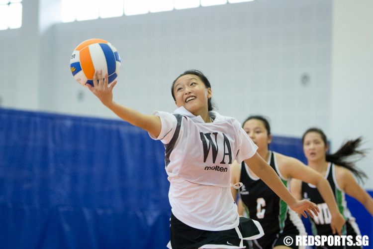 Wen Sze (WA) of Anglo-Chinese Junior College reaches out to catch the ball. (Photo © Lee Jian Wei/Red Sports)