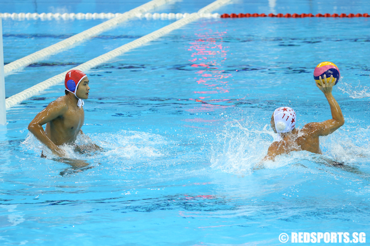 Yip Yang (#11) of Singapore shoots against goalkeeper Niwasakul Naruedon (#1) of Thailand. (Photo © Lee Jian Wei/Red Sports)