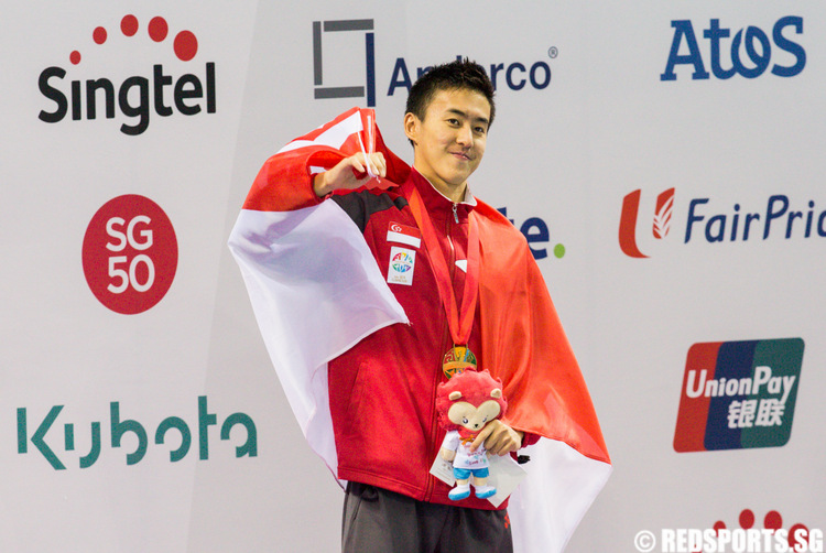 Quah Zheng Wen celebrating  after receiving his gold medal for the 400m individual medley. (Photo 1 © Matthew Lau/Red Sports)