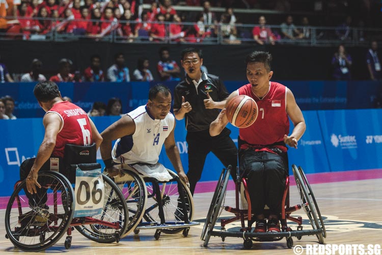 Choo Poh Choon (SIN #7) dribbles the ball against Noppadol Wannaborworn (THA #14) during the wheelchair basketball match at the 8th ASEAN Para Games (Photo 3 © Soh Jun Wei/Red Sports)