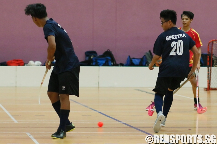 A Spectra player attempting a backhand pass to his teammate. (Photo  © REDintern Chan Hua Zheng)