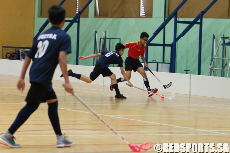 Lu Xe Yuan (Spectra #8) playing tight defense on his man. (Photo  © REDintern Chan Hua Zheng)