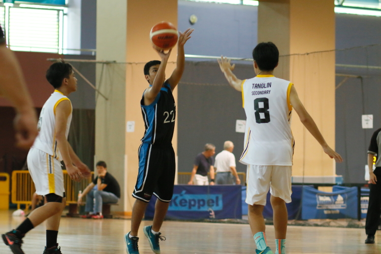 Dare Ryan Baylon Macapinlac (Fajar #22) taking a jumpshot against the Tanglin defense.