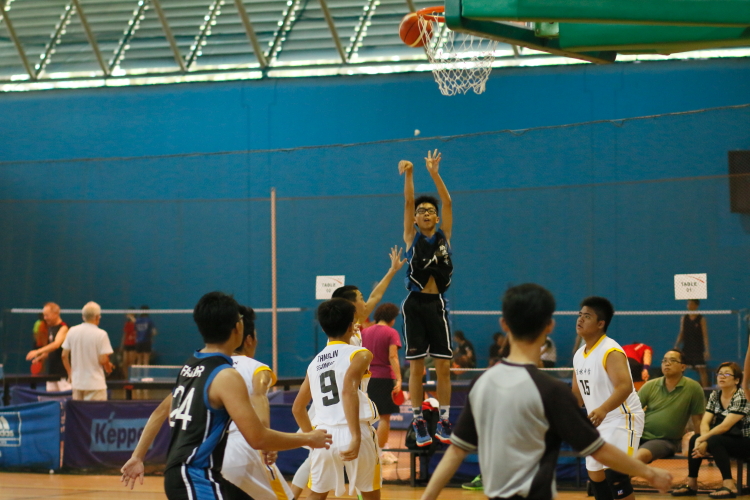 Seet Zhi Yun (#21) rising up for a jumpshot over the Tanglin defense.