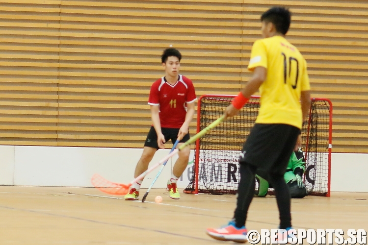 Samuel Tan (TP #11) looking to pass upcourt. (Photo  © REDintern Dylan Chua and REDintern Chan Hua Zheng)