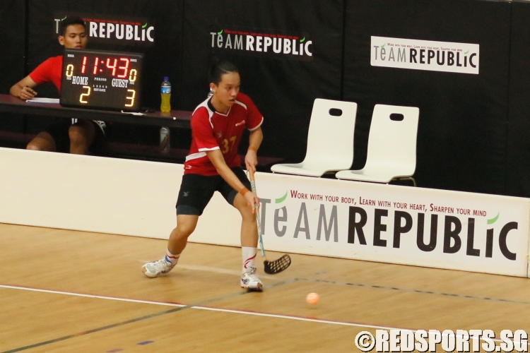 Benjamin Teo (TP #37) looking to pass upcourt. (Photo  © REDintern Dylan Chua and REDintern Chan Hua Zheng)