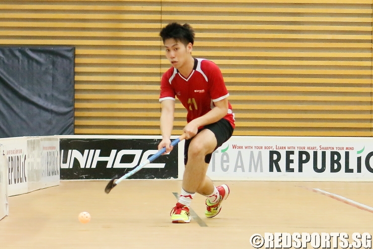 Samuel Tan (TP #11) firing a pass to a teammate upcourt. (Photo  © REDintern Dylan Chua and REDintern Chan Hua Zheng)