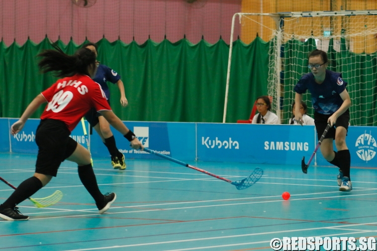 Players fighting to gain possession over a loose ball. (Photo  © REDintern Chan Hua Zheng)