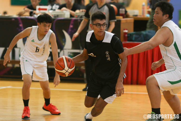 Rajvir Singh Gill (AS #13) drives pass the defence. (Photo 6 © REDintern Chua Kai Yun)