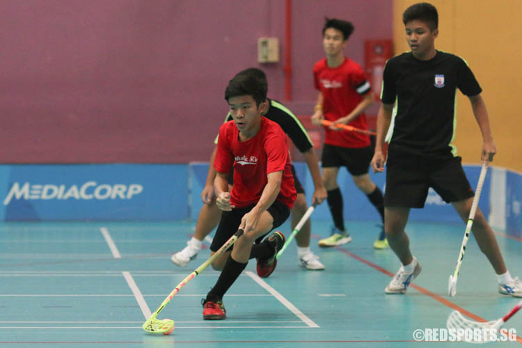 Dillon Ng (CHS #18) guards the ball against incoming opponents. (Photo 3 © Chua Kai Yun/Red Sports)