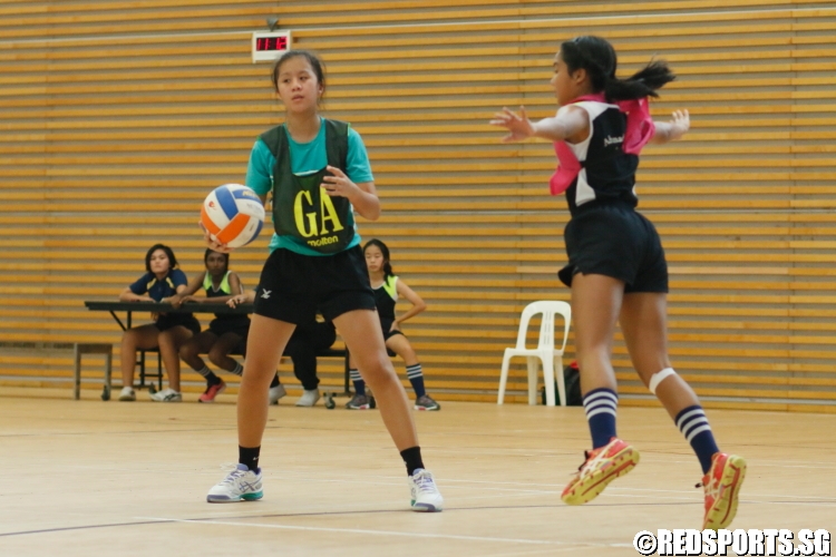 GA of Hougang surveys the defense. (Photo  © Chan Hua Zheng/Red Sports)