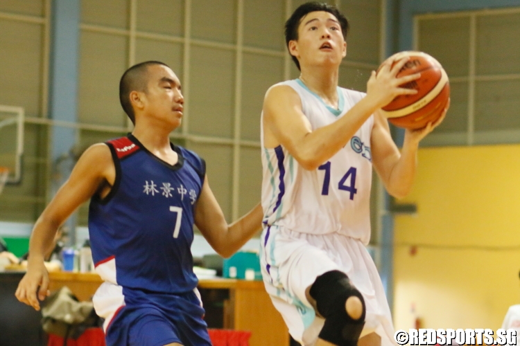 Wilbur Tan Ming Sheng (Bowen #14) rising for a fast break layup. (Photo  © Chan Hua Zheng/Red Sports)