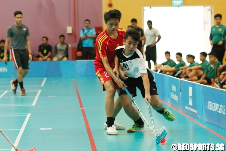 Players competing for possession of the ball. (Photo 4 © Dylan Chua/Red Sports)