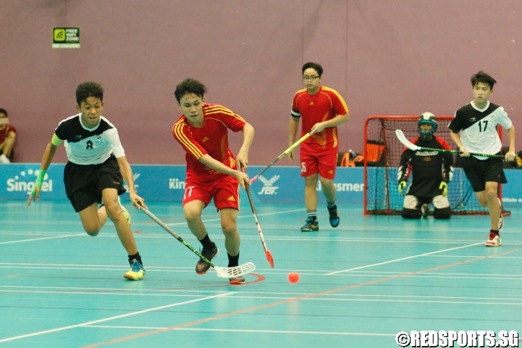 A Bukit Merah player passes the ball. (Photo 6 © Dylan Chua/Red Sports)