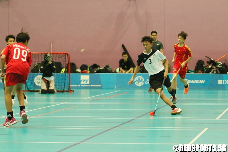 Haleef B Hairon (ESS #3) dribbles his way out of defense. (Photo 9 © Dylan Chua/Red Sports)