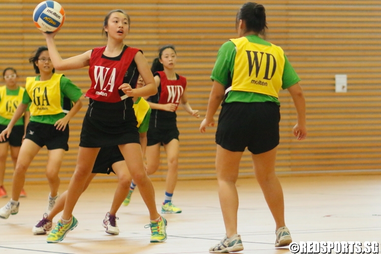 Joelyn (SJC WA) looks for a teammate. (Photo 4 © Dylan Chua/Red Sports)