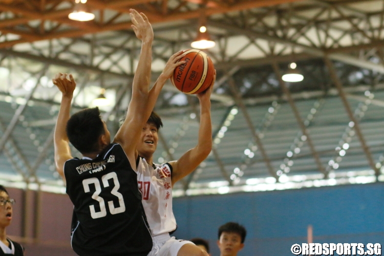 Gregory Chan (JSS #30) rises for the lay-up. (Photo 3 © Dylan Chua/Red Sports)