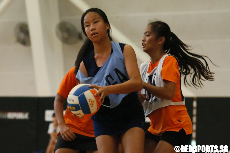 Natalie Ong (SCGS GA) with possession of the ball. (Photo 7 © Dylan Chua/Red Sports)