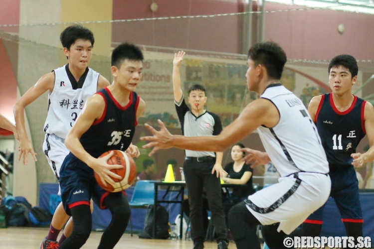 Tan Junyong (ZH #35) finds himself surrounded by the Kranji defense. He had a team-high 9 points in the game. (Photo  © Chan Hua Zheng/Red Sports)