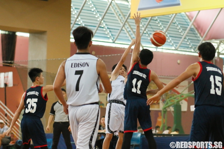 Wong Han Wei (Kranji #3) fires a pass while being heavily guarded. (Photo  © Chan Hua Zheng/Red Sports)