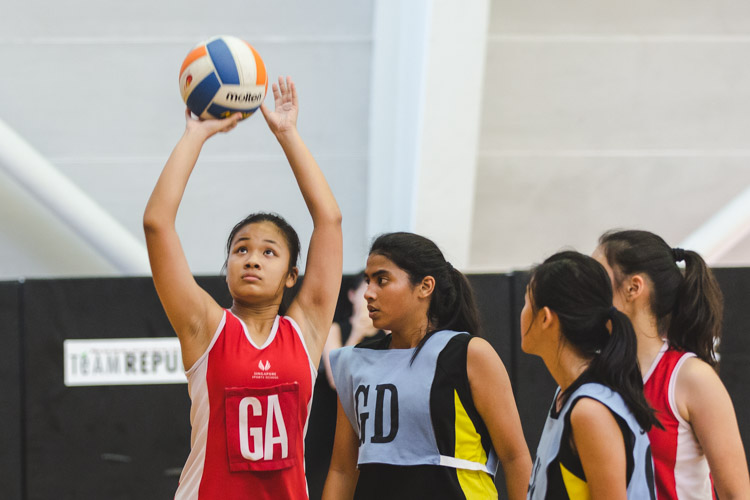 Wah Tzy Hui (GA) of SSP attempts a shot during the North Zone B Division semi-final match against SCGS. (Photo 6 © Soh Jun Wei/Red Sports)