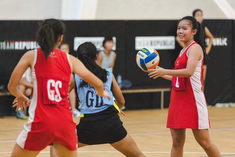 Nicole (C) of SSP looks to pass the ball against her opponent from SCGS during the North Zone B Division semi-final match. (Photo 7 © Soh Jun Wei/Red Sports)