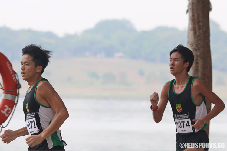 Chester Lee (#1072) and Tan Chong Qi (#1074) in action. Lee finished third with a timing of 16:31.38, while Tan finished second with a timing of 16:26.25. (Photo © Chua Kai Yun/Red Sports)