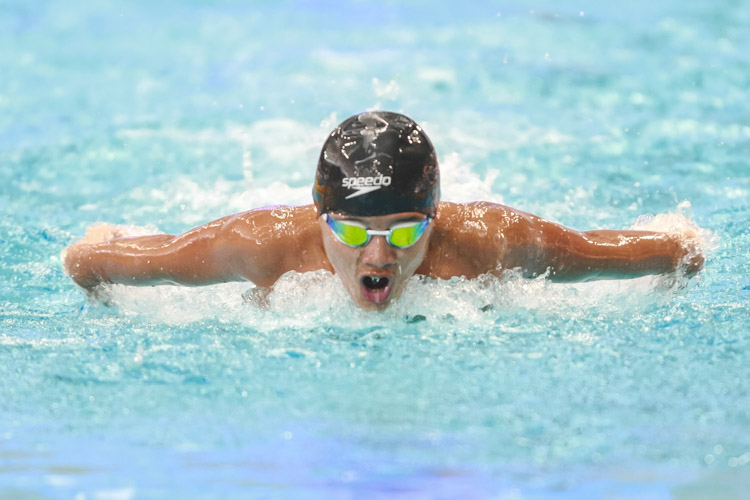 Ephraim Tan in action during the boys' 8-12 year old 100m butterfly. He won in the boys' 12 year old group with a final timing of 1:05.41. (Photo © Soh Jun Wei/Red Sports)