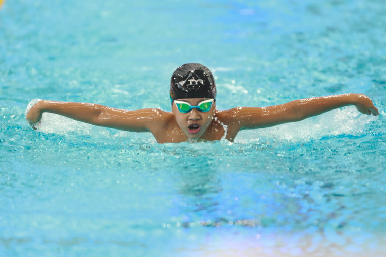 Reagan Cheng in action during the boys' 8-12 year old 100m butterfly. He came in first place among the 8 year olds with a timing of 1:37.01. (Photo © Soh Jun Wei/Red Sports)