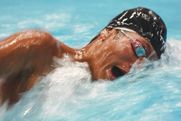 Benedict Boon swims in the mens' 1500m freestyle event at the 47th Singapore National Age Group Swimming Championships. (Photo © Soh Jun Wei/Red Sports)