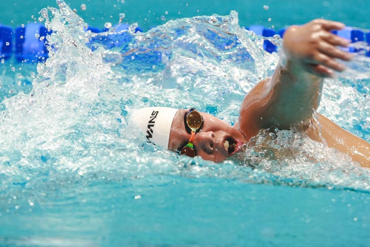 Terence Ong swims in the mens' 1500m freestyle event at the 47th Singapore National Age Group Swimming Championships. (Photo © Soh Jun Wei/Red Sports)