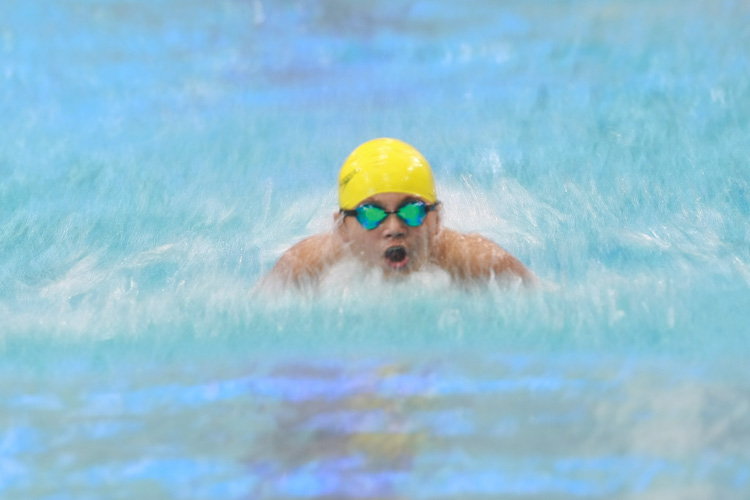 Maximus Liew in action during the boys' 11-12 year old 200m butterfly. He finished second in the 12 year old group with a timing of 2:34.73. (Photo © Soh Jun Wei/Red Sports)