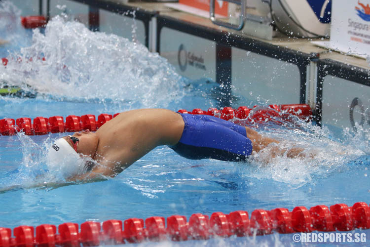 Marc Lim starting off his 100m backstroke race. He finished first among the 10 year olds with a timing of 1:22.33. (Photo 15 © Chua Kai Yun/Red Sports)