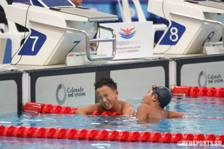 Max Teo (left) and Gabriel Koo sharing a moment after completing their 400m freestyle event. Max Teo comes in fourth among the 12-year-olds with a timing of 4:49.53, while Gabriel Koo comes in second among the 11-year-olds with a timing of 5:00.40. (Photo 10 © Chua Kai Yun/Red Sports)