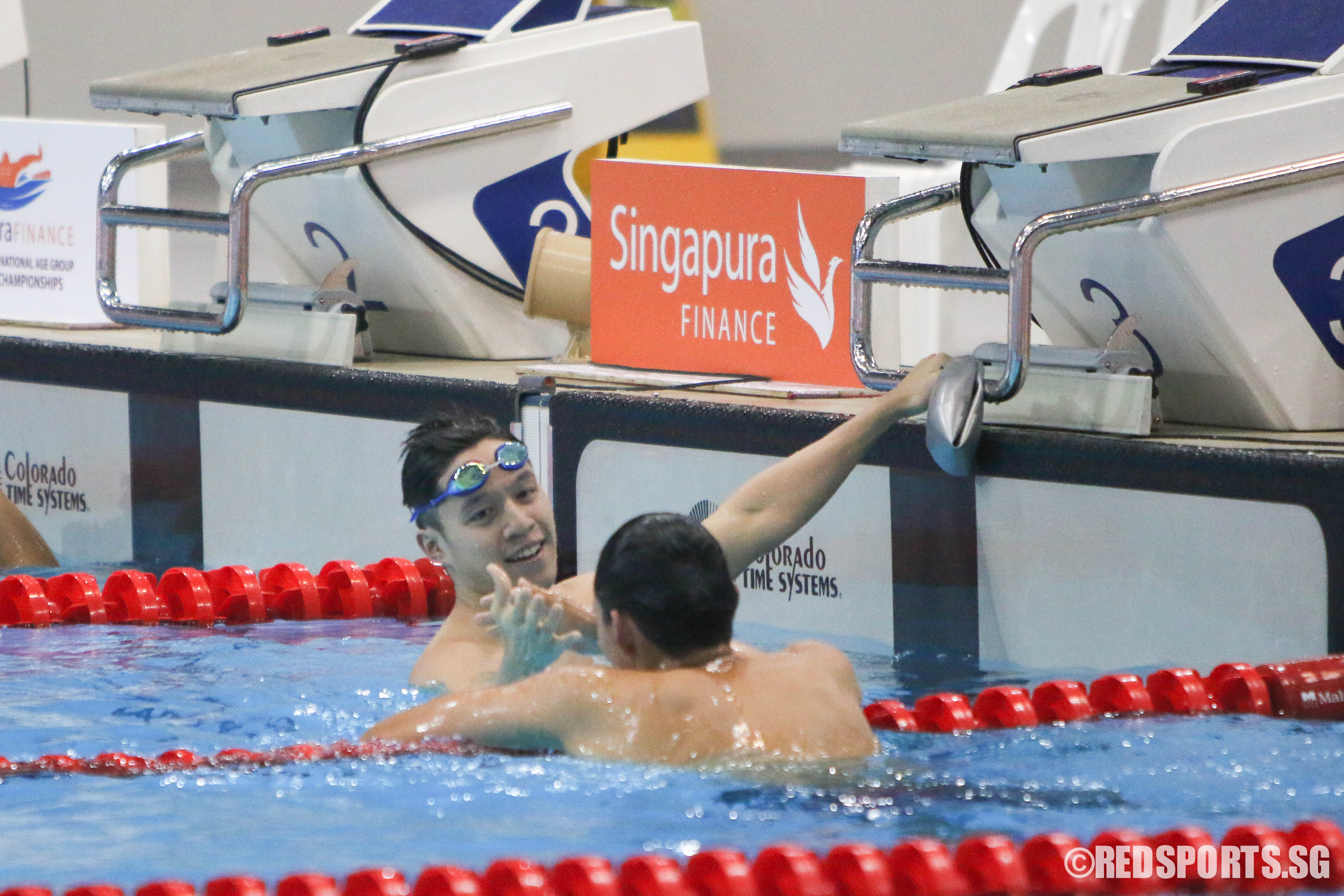 Danny Yeo, left, congratulates Welson Sim. Danny Yeo finished with a timing of 3:56.10, meeting the B qualifying timing for Rio Olympics. (Photo 3 © Chua Kai Yun/Red Sports)