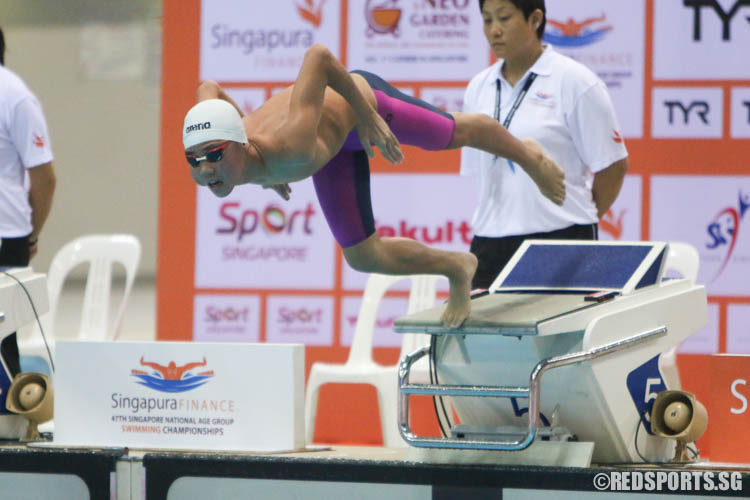 Glen Lim, 14, starting off strong in his 400m freestyle event. He finished second with a timing of 4:09.95, breaking the last national under-14 record of 4:10.68 set by Sng Jun Wei in 1994. (Photo 1 © Chua Kai Yun/Red Sports)