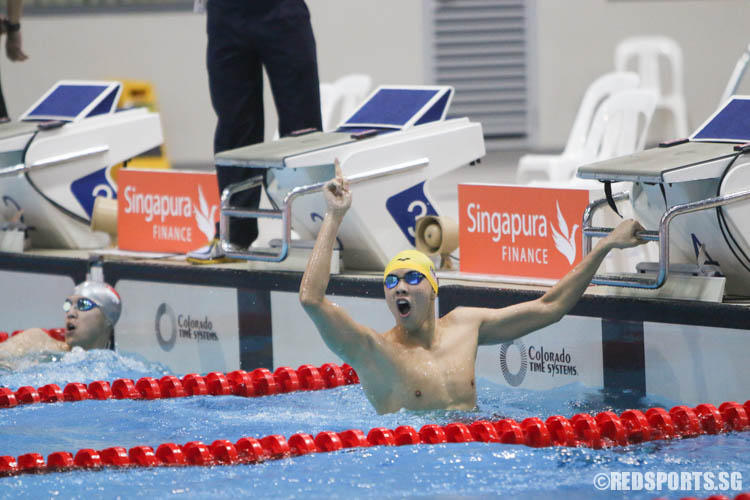 Welson Sim, 19 , celebrates his victory in the 400m freestyle event. He finished with a timing of 3:50.33, meeting the A timing for Rio Olympics. (Photo 2 © Chua Kai Yun/Red Sports)