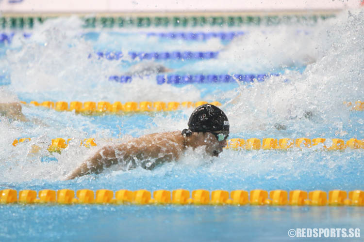 Dylan Koo, 17, completing his 50m butterfly race. (Photo 5 © Chua Kai Yun/Red Sports)