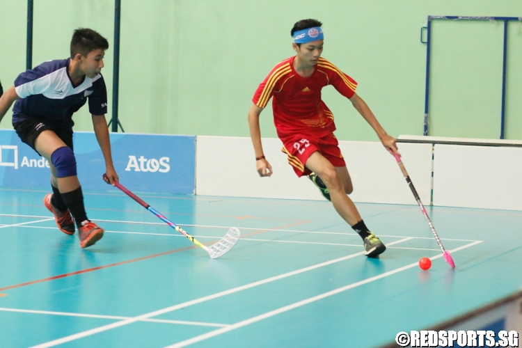 A Bukit Merah player tries to get past his opponent. (Photo 4 © Dylan Chua/Red Sports)