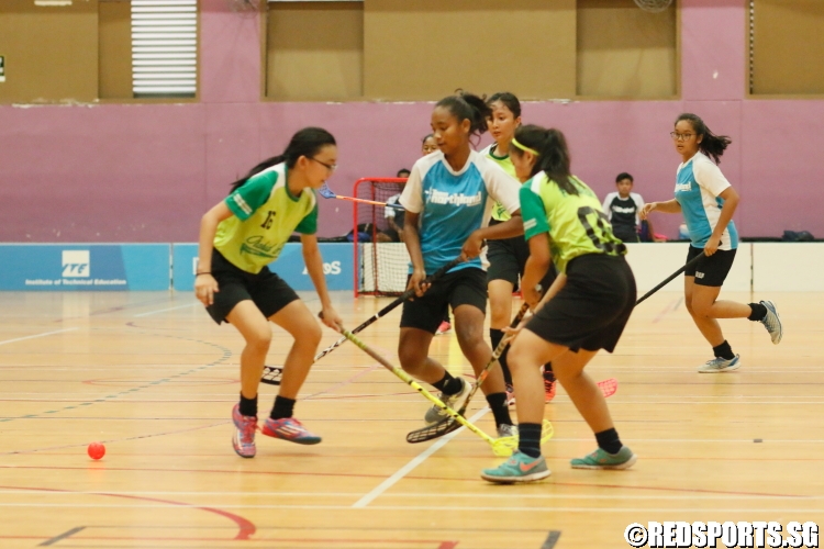 A Northland player tries to weave her way through traffic. (Photo  © Chan Hua Zheng/Red Sports)