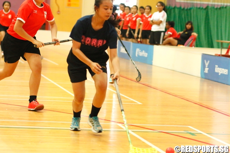 A Coral player retrieving a loose ball. (Photo  © Chan Hua Zheng/Red Sports)